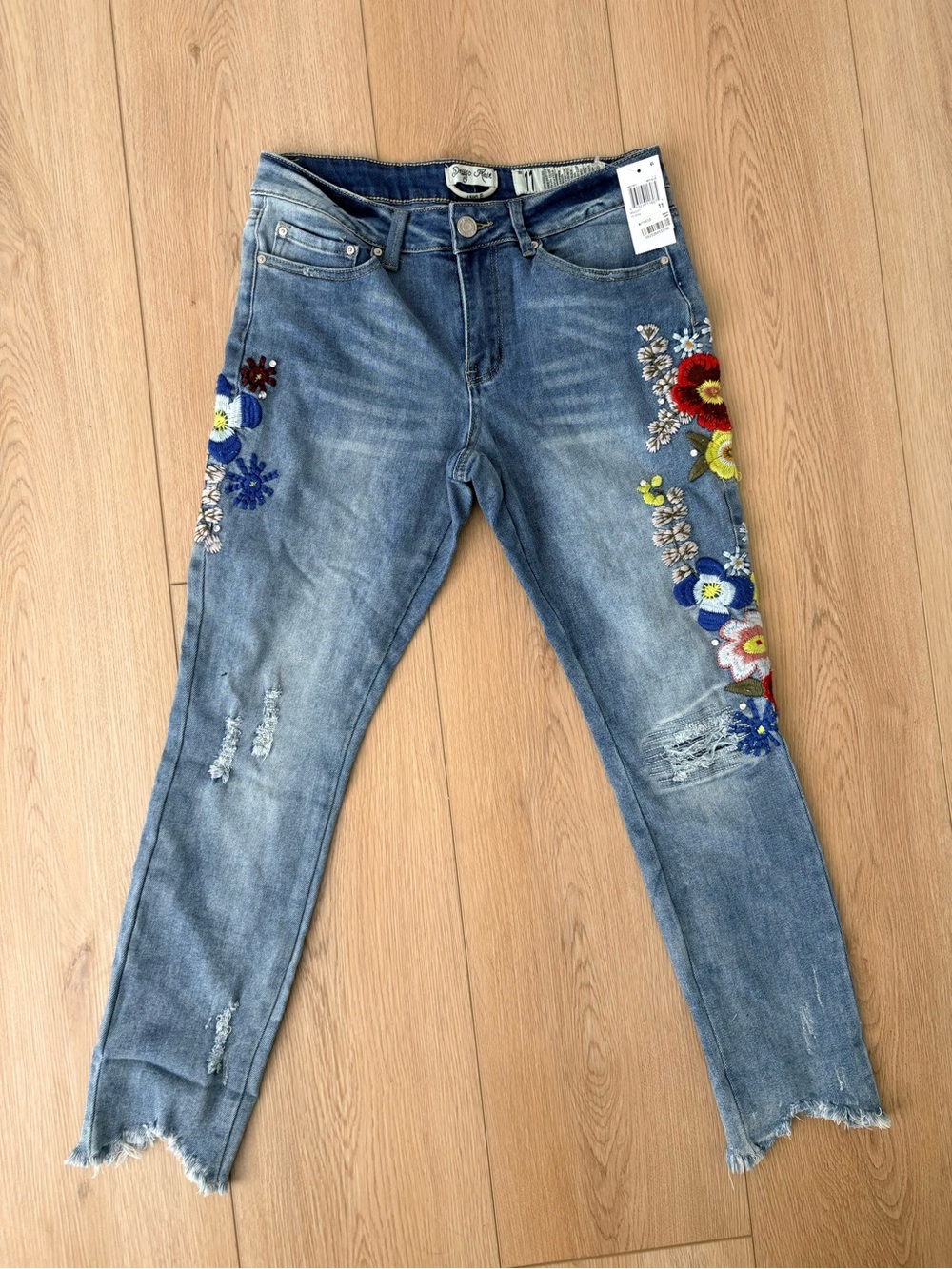NWT Indigo Rein Floral Embroidered Distressed Skinny Jeans Women’s Size 11